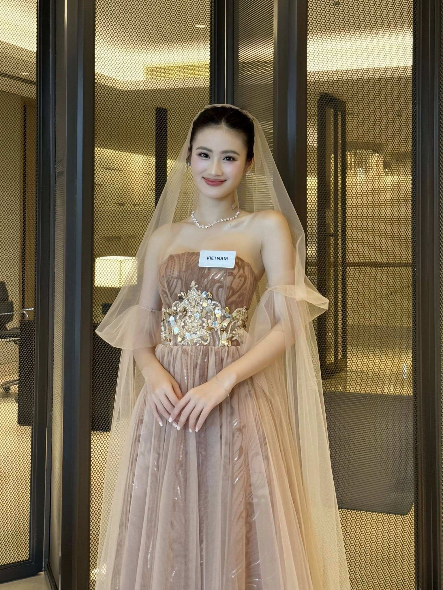 Thua thứ hạng nhưng Hoa hậu Ý Nhi thắng lớn vì đã làm được điều này ở Miss World 2025? - 11