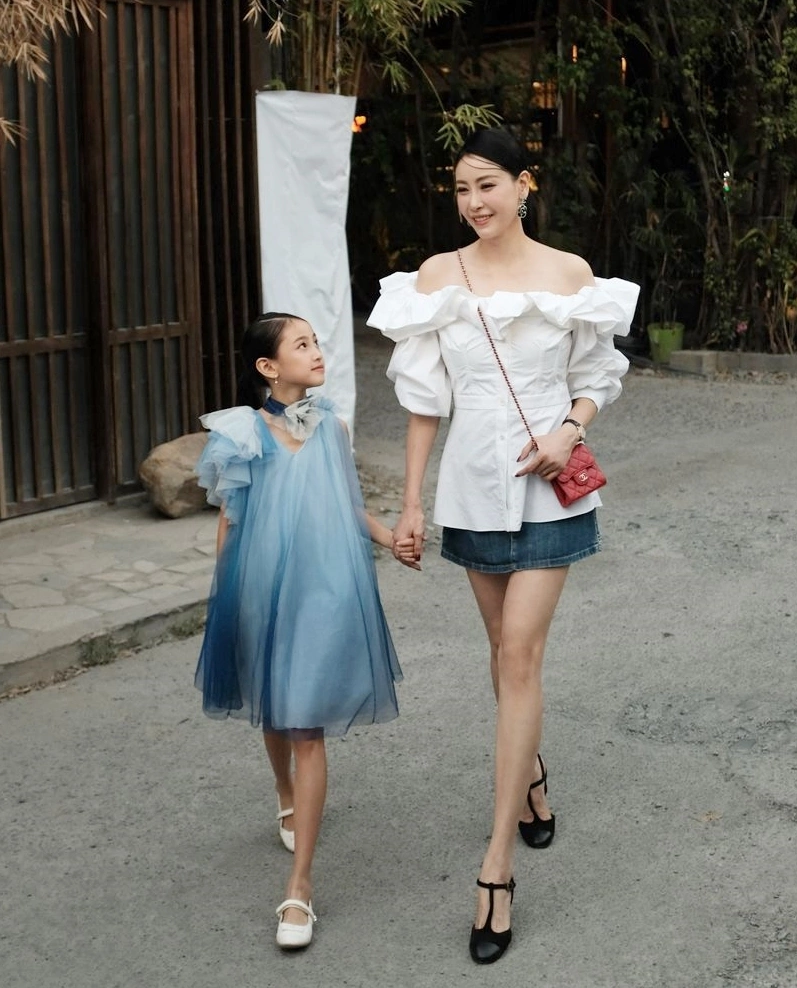 Đọ sắc 3 tiểu mỹ nhân được xem là “hoa hậu tương lai”: Nhan sắc thuở bé nổi tiếng MXH, trùm cuối là con nhà nòi - 27