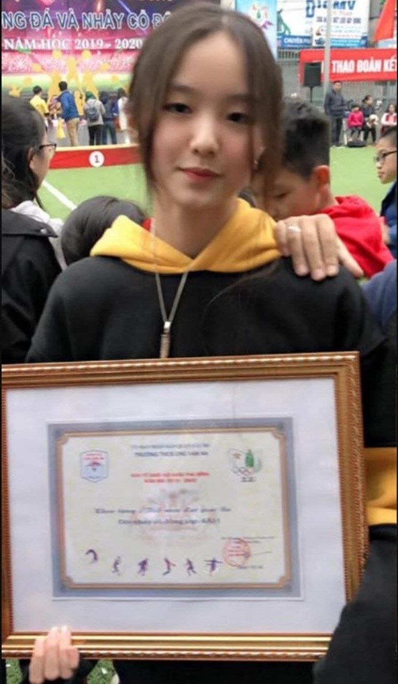 Con gái &#34;hoa khôi bóng chuyền&#34; Kim Huệ lấy hết nét đẹp của mẹ, 13 tuổi cao gần 1m70, bắp tay rắn chắc, mặt đẹp như hoa hậu - 12