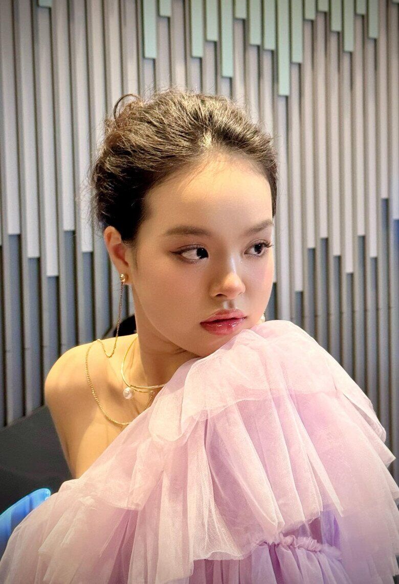 Con gái siêu mẫu Thúy Hạnh tròn 18 tuổi: Nhan sắc tựa Thư Kỳ, sở hữu một điểm y hệt mẹ hồi trẻ chứng tỏ gen nhà nòi cực mạnh - 7