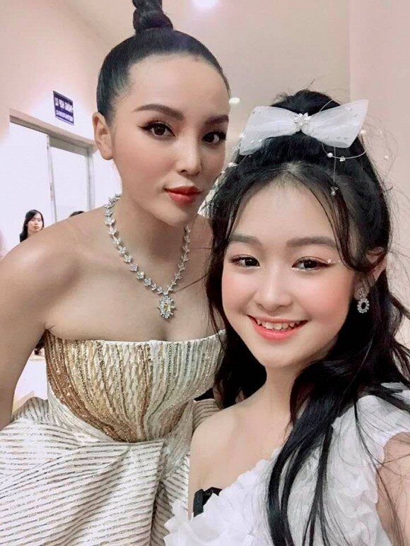 Đọ sắc 3 tiểu mỹ nhân được xem là “hoa hậu tương lai”: Nhan sắc thuở bé nổi tiếng MXH, trùm cuối là con nhà nòi - 9