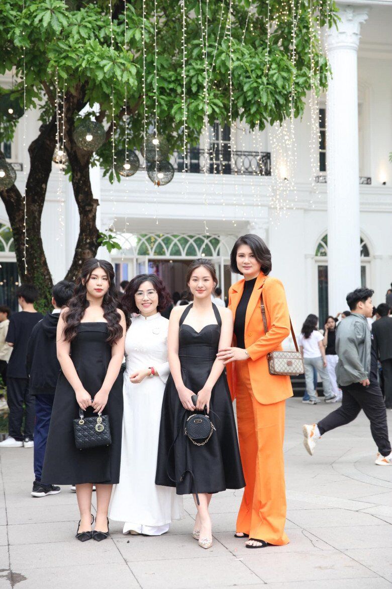 Con gái &#34;hoa khôi bóng chuyền&#34; Kim Huệ lấy hết nét đẹp của mẹ, 13 tuổi cao gần 1m70, bắp tay rắn chắc, mặt đẹp như hoa hậu - 8