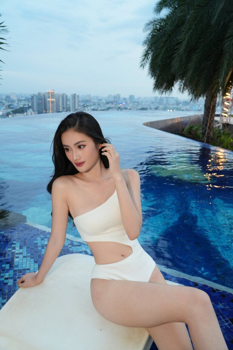 Tròn 1 tuần tham gia Miss World, Ý Nhi lần đầu tiên mặc bikini khoe body hút mắt nhưng fan hâm mộ lại thấy lo - 8
