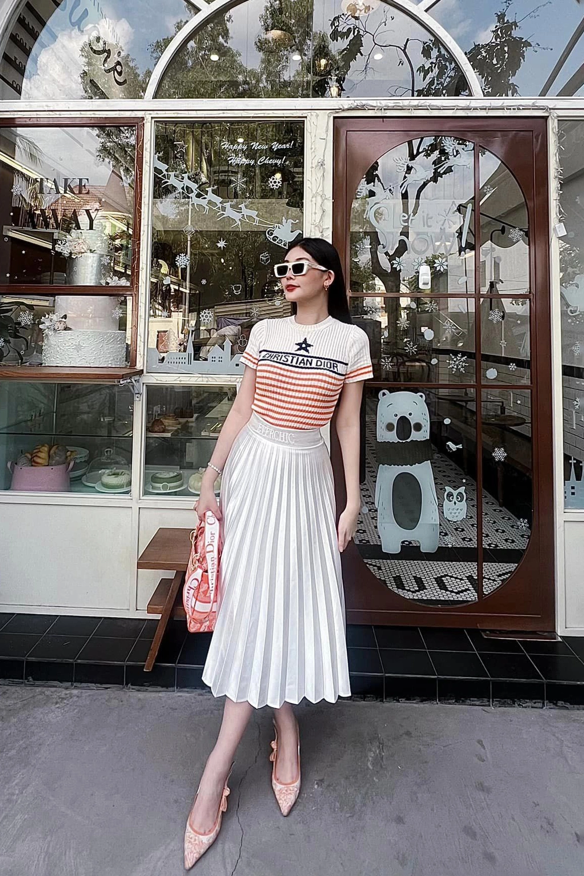 Nữ giảng viên đại học sành điệu nhất nhì showbiz, xách cả &#34;lâu đài&#34; xuống phố, sang chảnh từ giảng đường ra phố khó ai đọ lại - 21