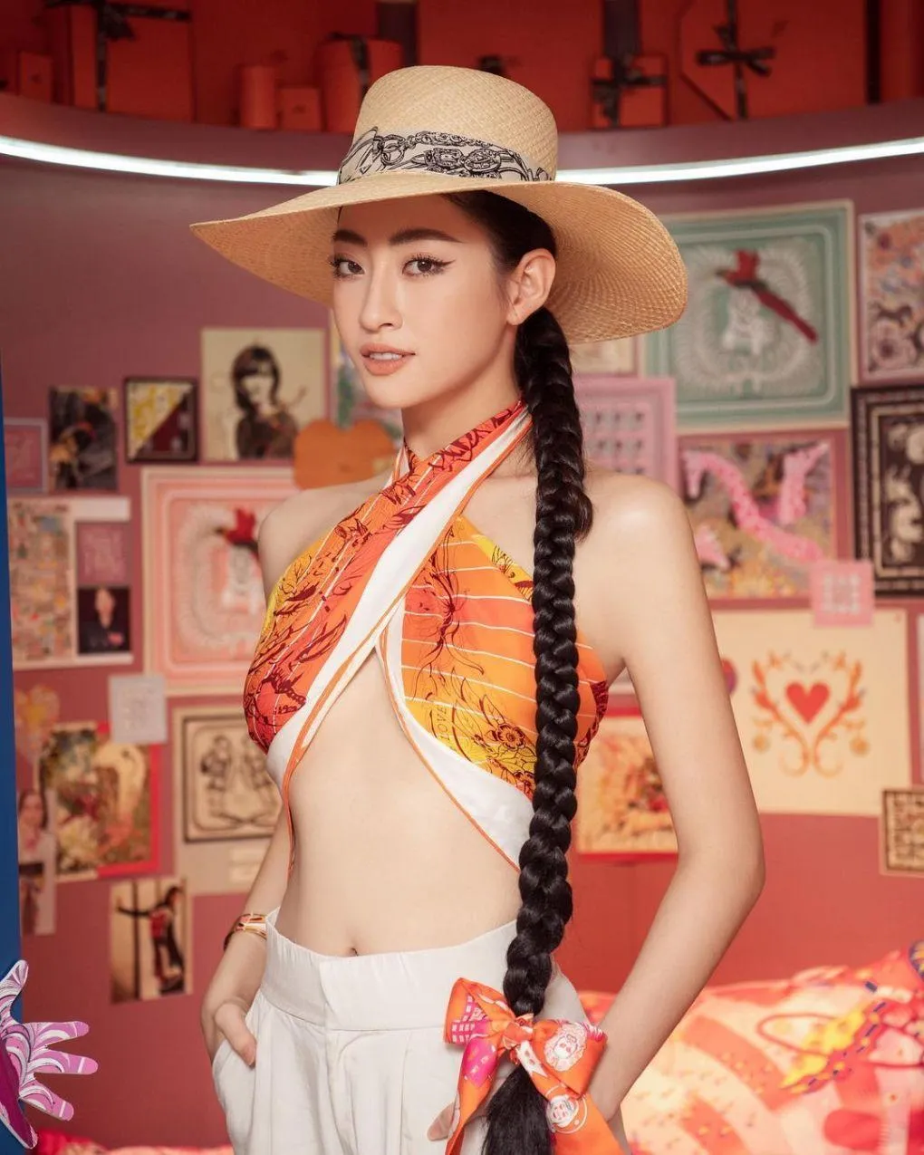 Không cần bikini, mỹ nhân Việt “chơi lớn” quấn khăn thành áo: Phương Linh biến hóa 7749 kiểu, sexy khó rời mắt - 10