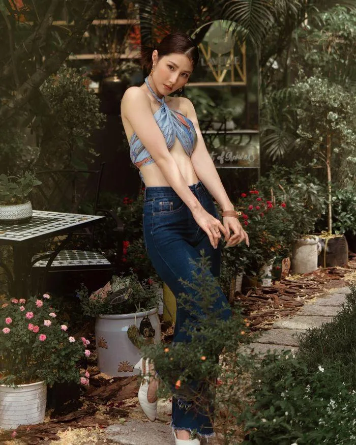 Không cần bikini, mỹ nhân Việt “chơi lớn” quấn khăn thành áo: Phương Linh biến hóa 7749 kiểu, sexy khó rời mắt - 13