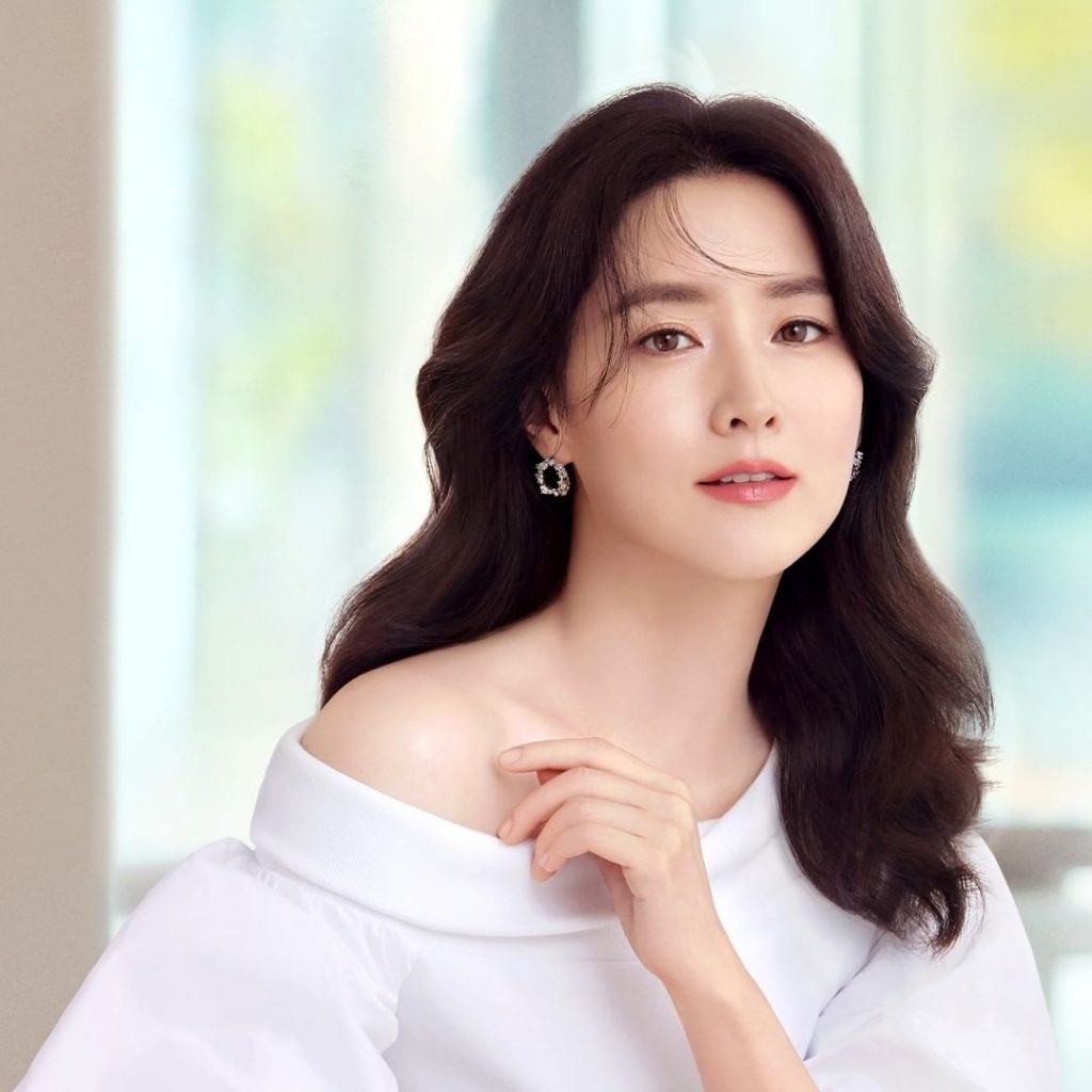 Được mệnh danh &#34;nữ thần oxy&#34;, Lee Young Ae nay lộ rõ dấu hiệu lão hóa ở tuổi 54 nhưng có một điểm vẫn đẹp ngỡ ngàng - 2
