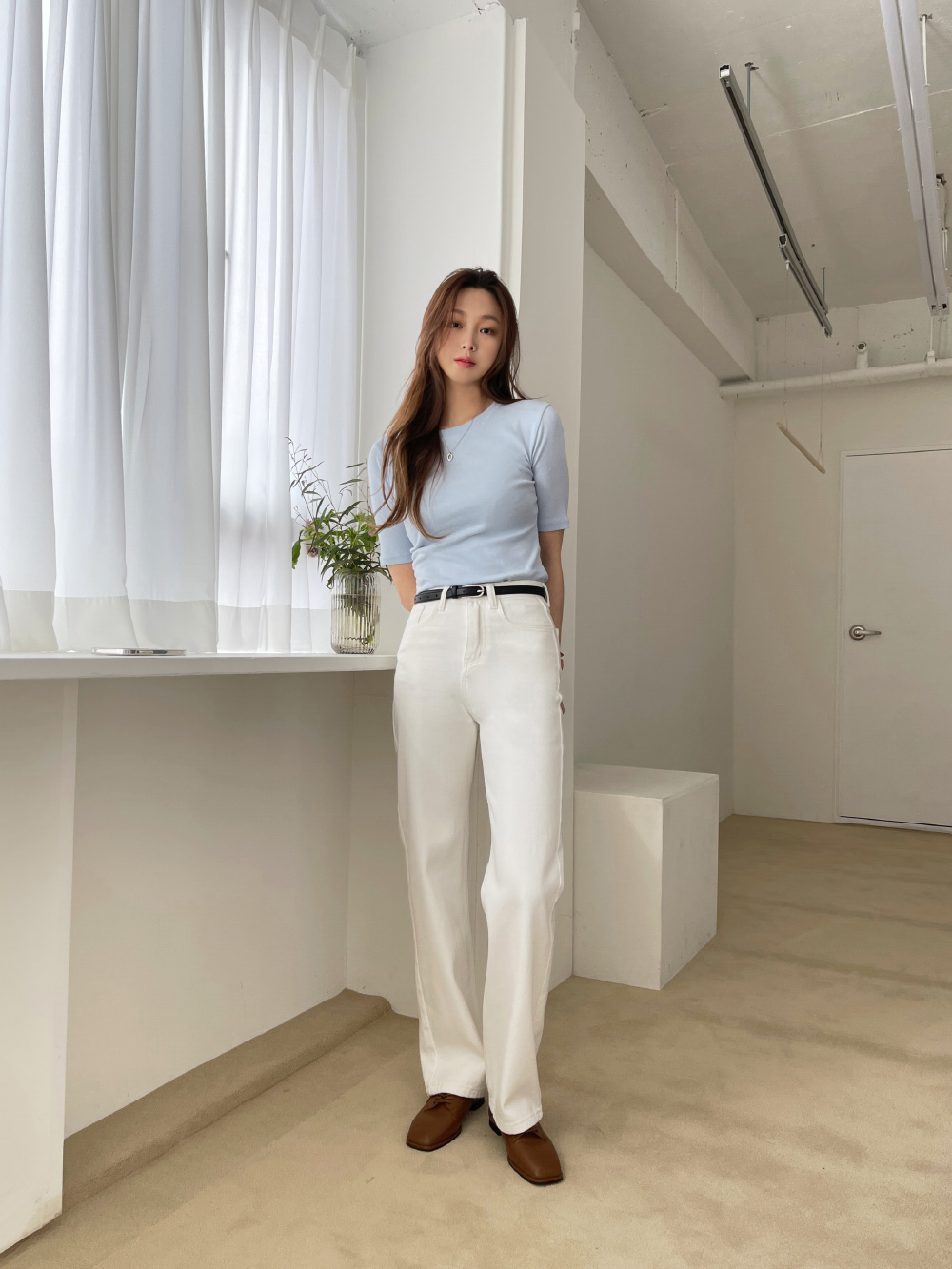Đừng để những chiếc áo phông rẻ tiền làm mất đi vẻ thanh lịch, 3 kiểu áo phông phụ nữ 30+ nên tránh - 6