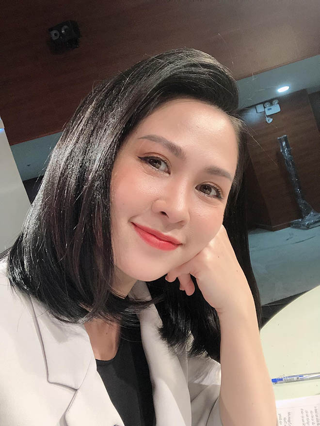 Nữ phóng viên hot MXH với pha xử lý tinh tế trong buổi diễu binh, đoạt giải nhất cuộc thi nhan sắc, từng dẫn Thời sự 19h - 9