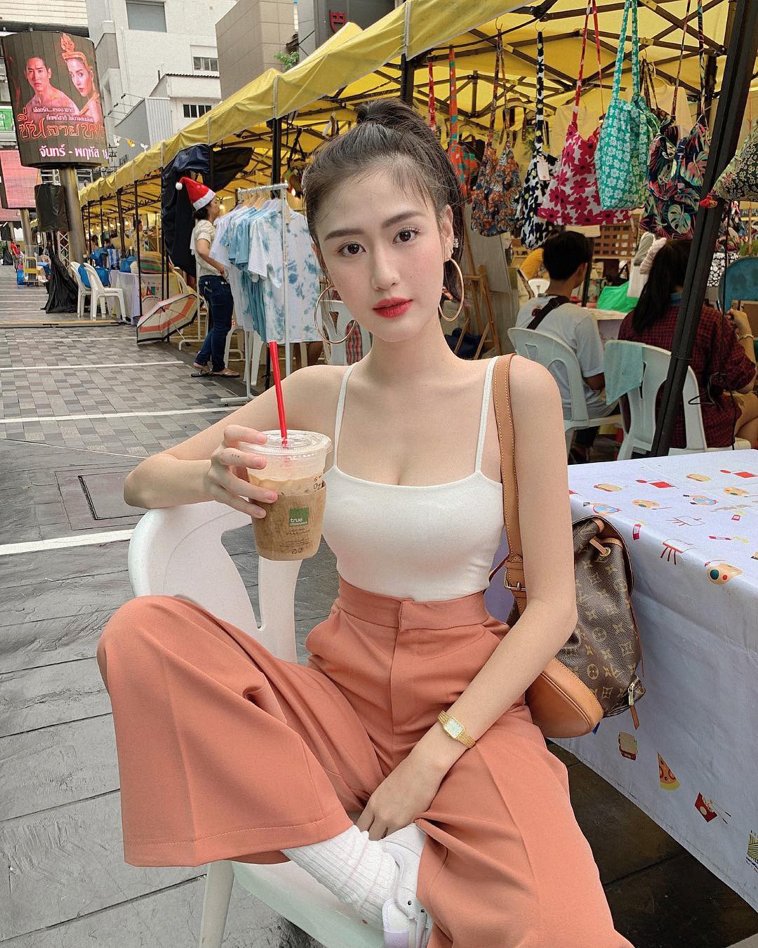 Hè này không cần mua nhiều, 6 món đồ “must-have” giúp bạn mặc gì cũng trẻ xinh, tỏa sáng mọi lúc mọi nơi - 4