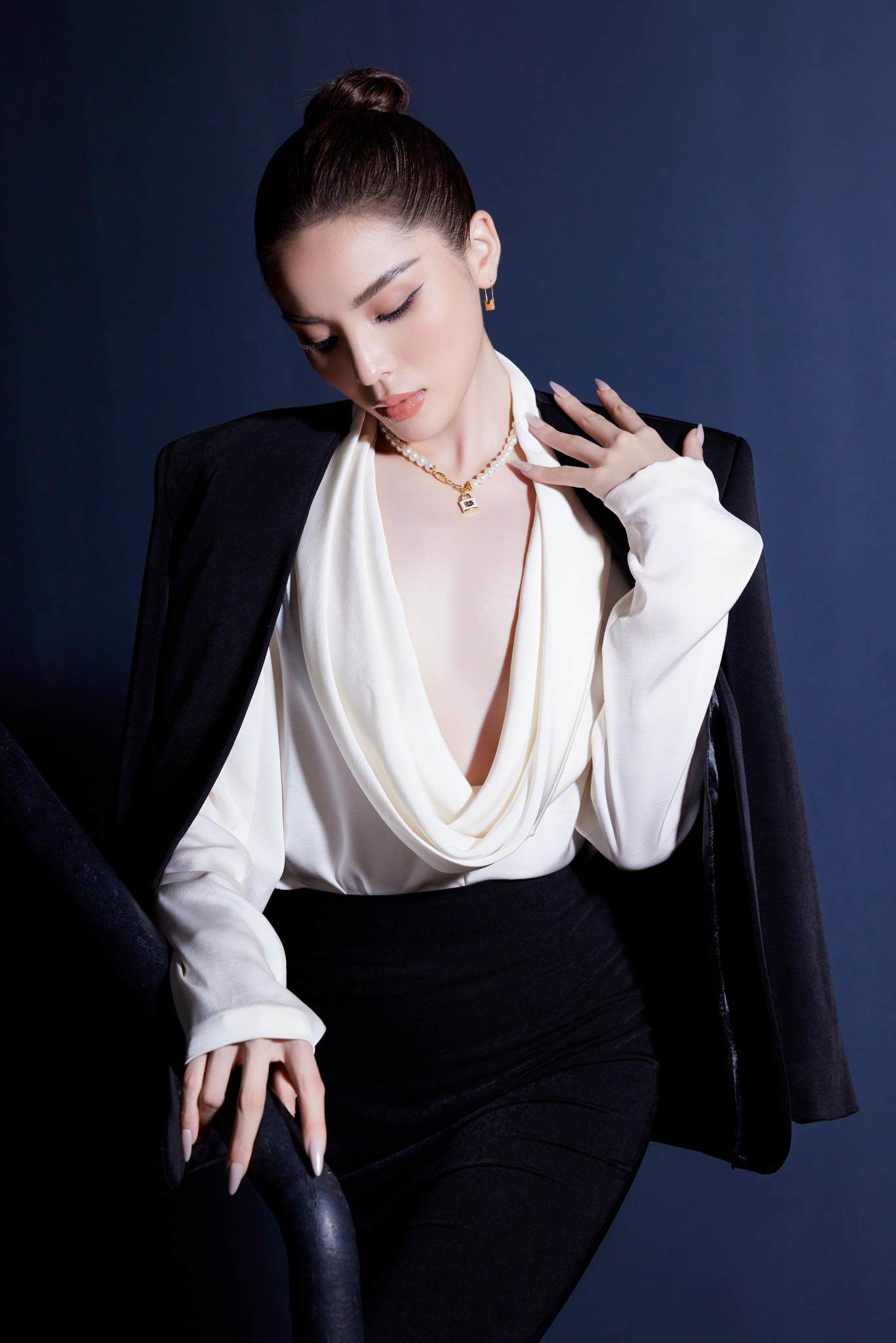 Hương Giang và Hoàng Thuỳ đều mê kiểu đồ hoá &#34;nữ tổng tài&#34;, hội hoa hậu - 11