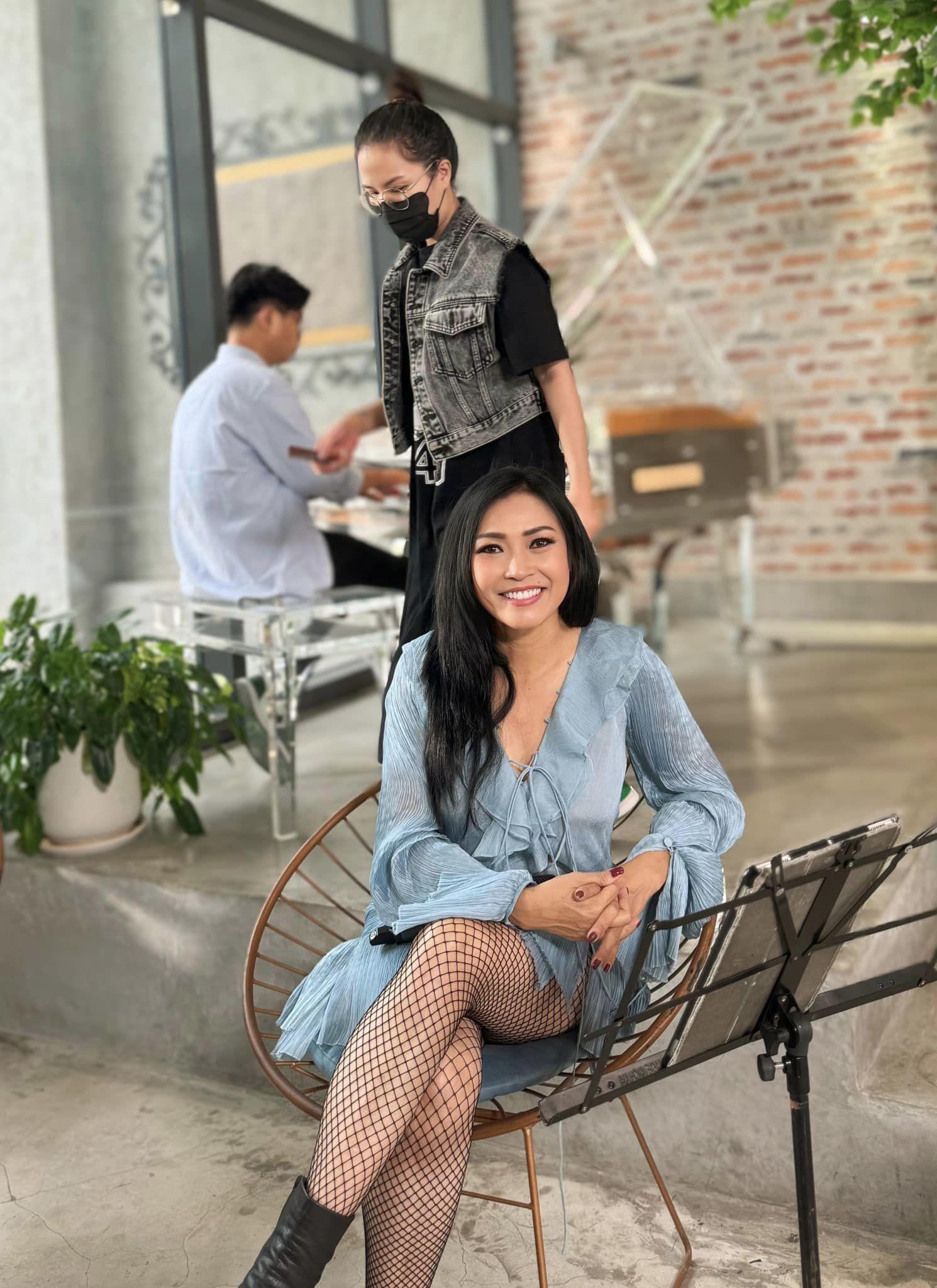 Một nữ ca sĩ Việt từ năm 2000 đã ăn mặc nổi loạn, đến tuổi ngoài 50 vẫn không xuống dốc - 13