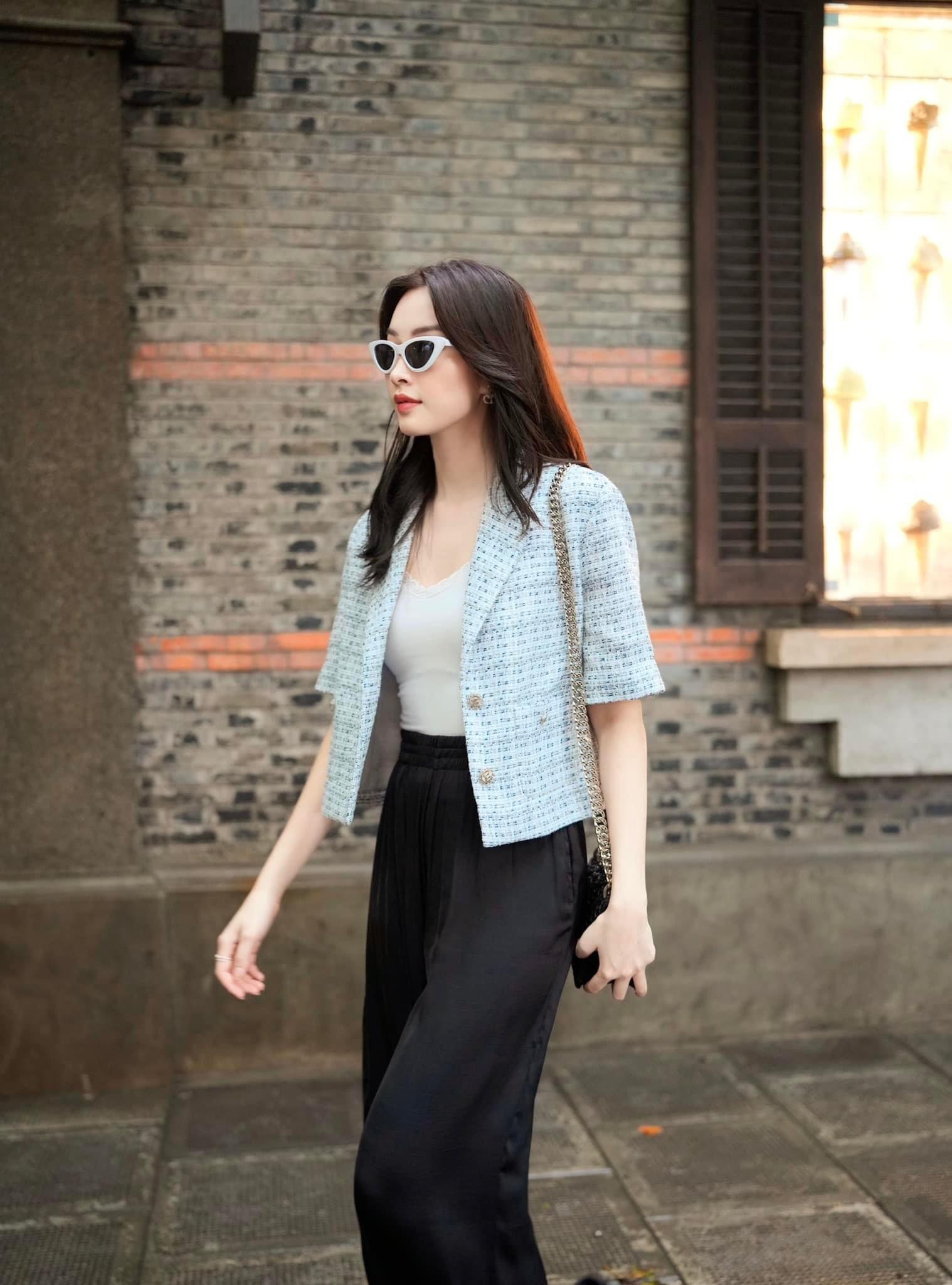 Sắm 1 chiếc áo ba lỗ trắng, chị em có 10 cách mặc đẹp tối giản vẫn tôn dáng - 8
