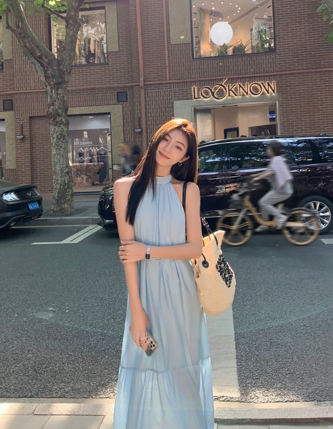 Mặc váy liền nên để kiểu tóc nào? Gợi ý 4 kiểu tóc đẹp giúp nàng hóa mỹ nhân - 6