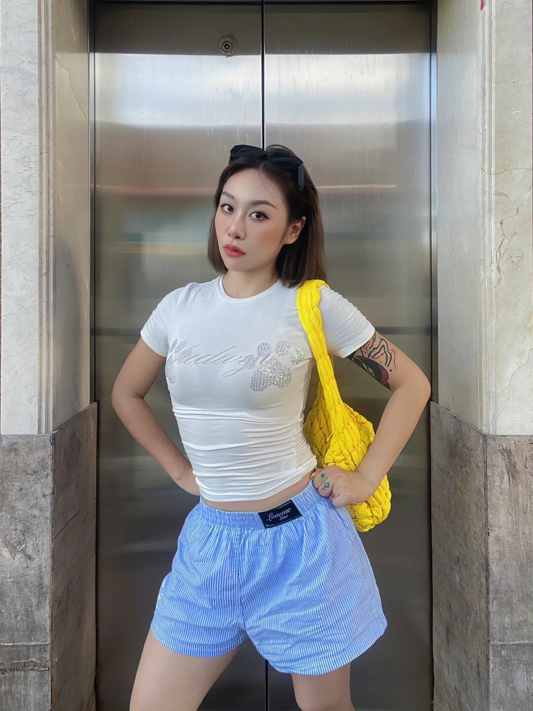 Kiểu quần từng chỉ được mặc trong phòng ngủ nay &#34;phủ sóng&#34; trên phố, chị em diện đẹp lại trẻ trung - 9