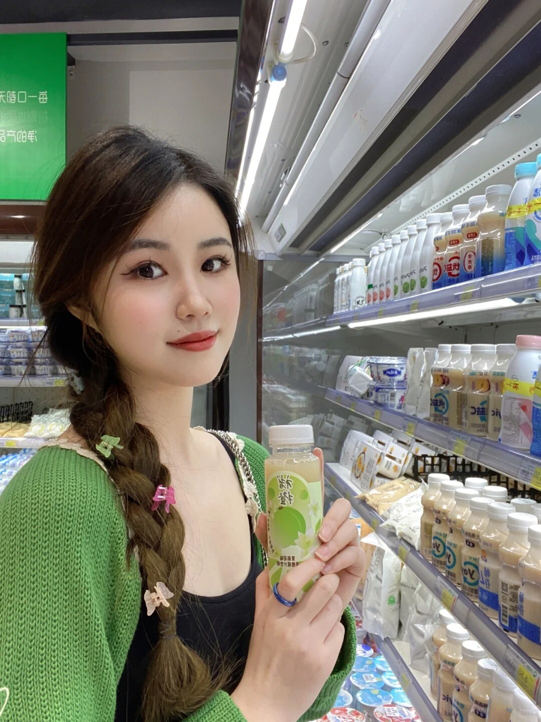 Mặc váy liền nên để kiểu tóc nào? Gợi ý 4 kiểu tóc đẹp giúp nàng hóa mỹ nhân - 15