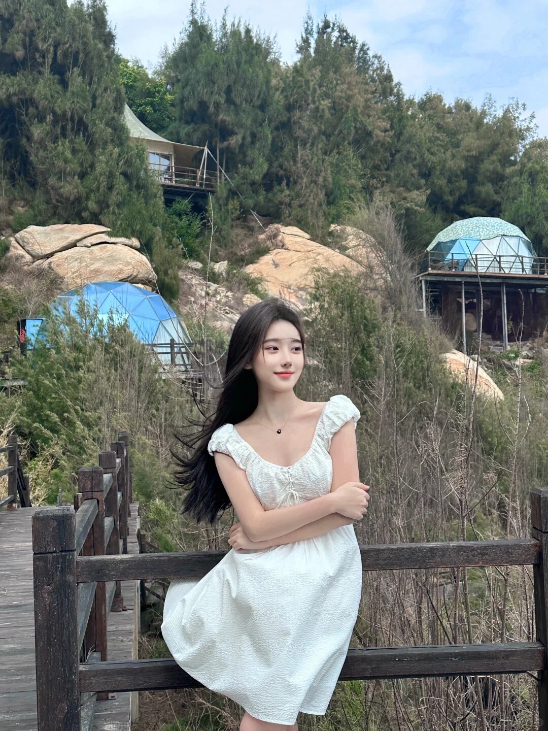 Mặc váy liền nên để kiểu tóc nào? Gợi ý 4 kiểu tóc đẹp giúp nàng hóa mỹ nhân - 7