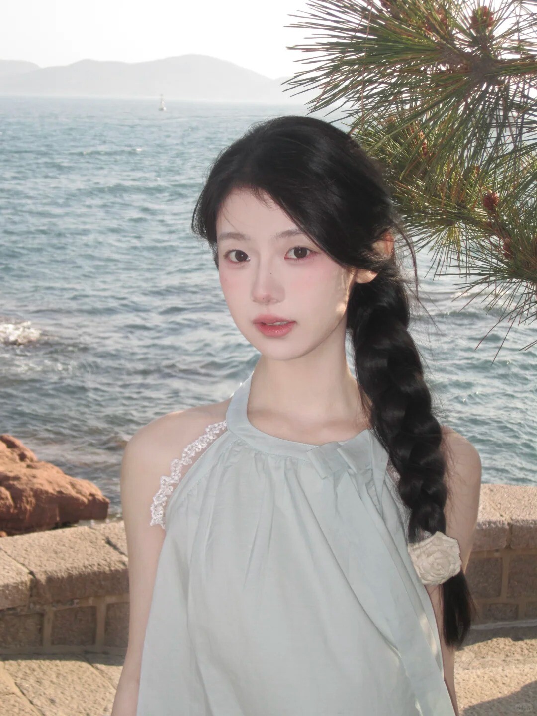 Mặc váy liền nên để kiểu tóc nào? Gợi ý 4 kiểu tóc đẹp giúp nàng hóa mỹ nhân - 17