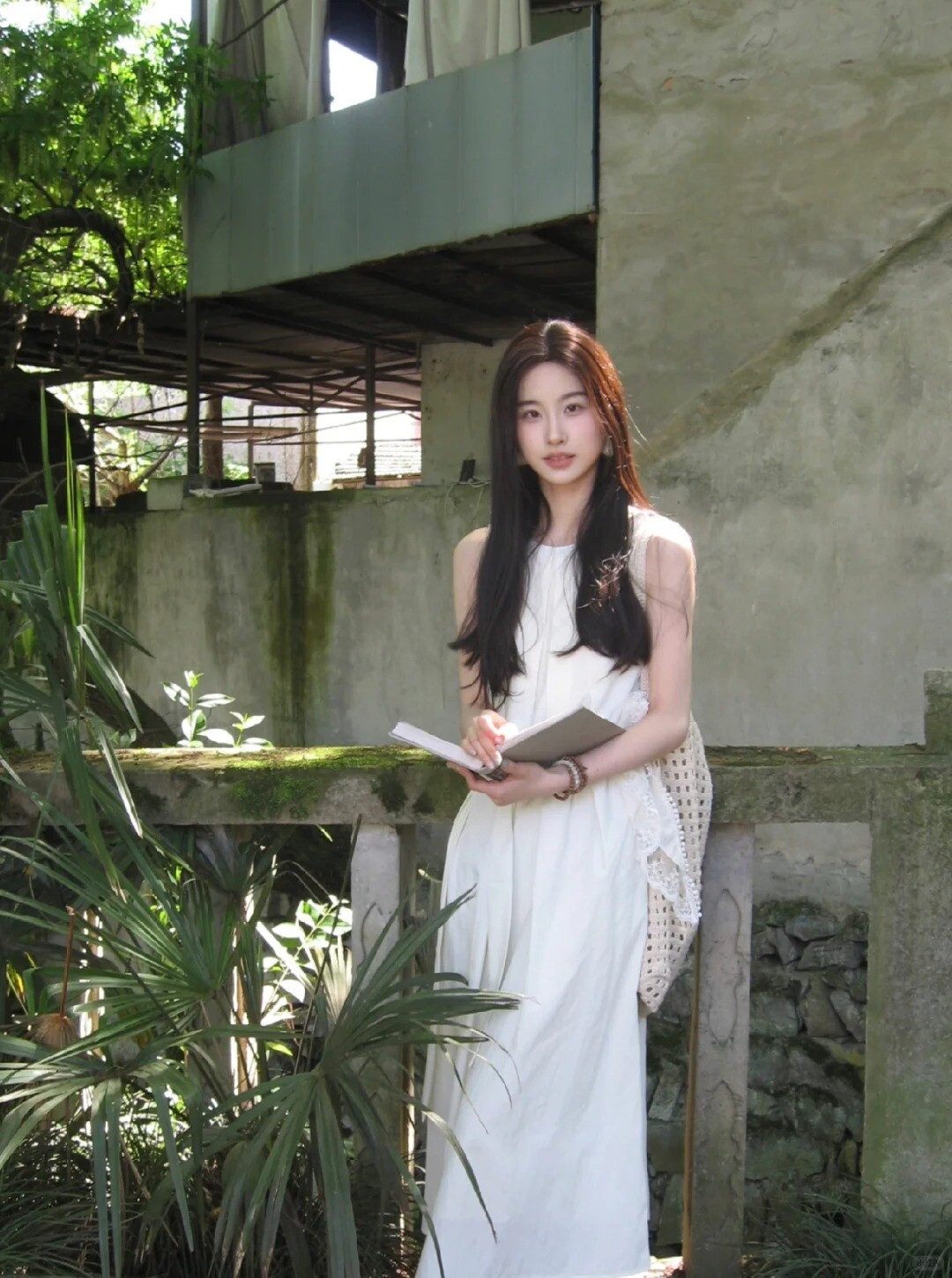 Mặc váy liền nên để kiểu tóc nào? Gợi ý 4 kiểu tóc đẹp giúp nàng hóa mỹ nhân - 8