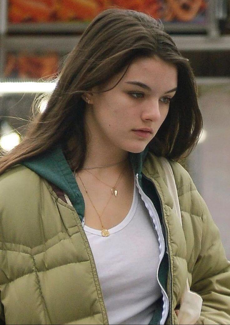 Suri Cruise ăn mặc xuề xòa chẳng mấy khi trang điểm ra phố, vẫn có dung mạo &#34;nữ thần mặt mộc&#34; cứu vớt - 4