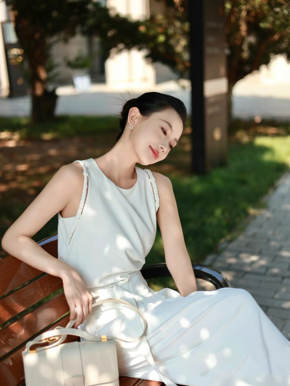 Outfit du lịch không cần mang cả tủ đồ, chỉ cần 10 món sau là đủ chuẩn nàng thơ nghỉ dưỡng - 13