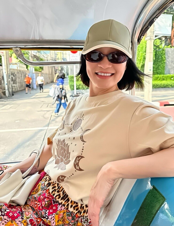 Người đẹp một thời làm nền cho Việt Trinh, U70 sở hữu body nuột không kém gái đôi mươi, rộ tin bí mật đám cưới lần 2 - 18