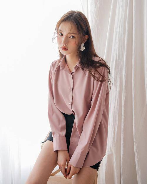 Cất sơ mi đen trắng đi, những màu áo sơ mi đẹp nhất diện mùa thu này đã lộ diện, giúp chị em mặc vào liền trẻ lại 10 tuổi - 13