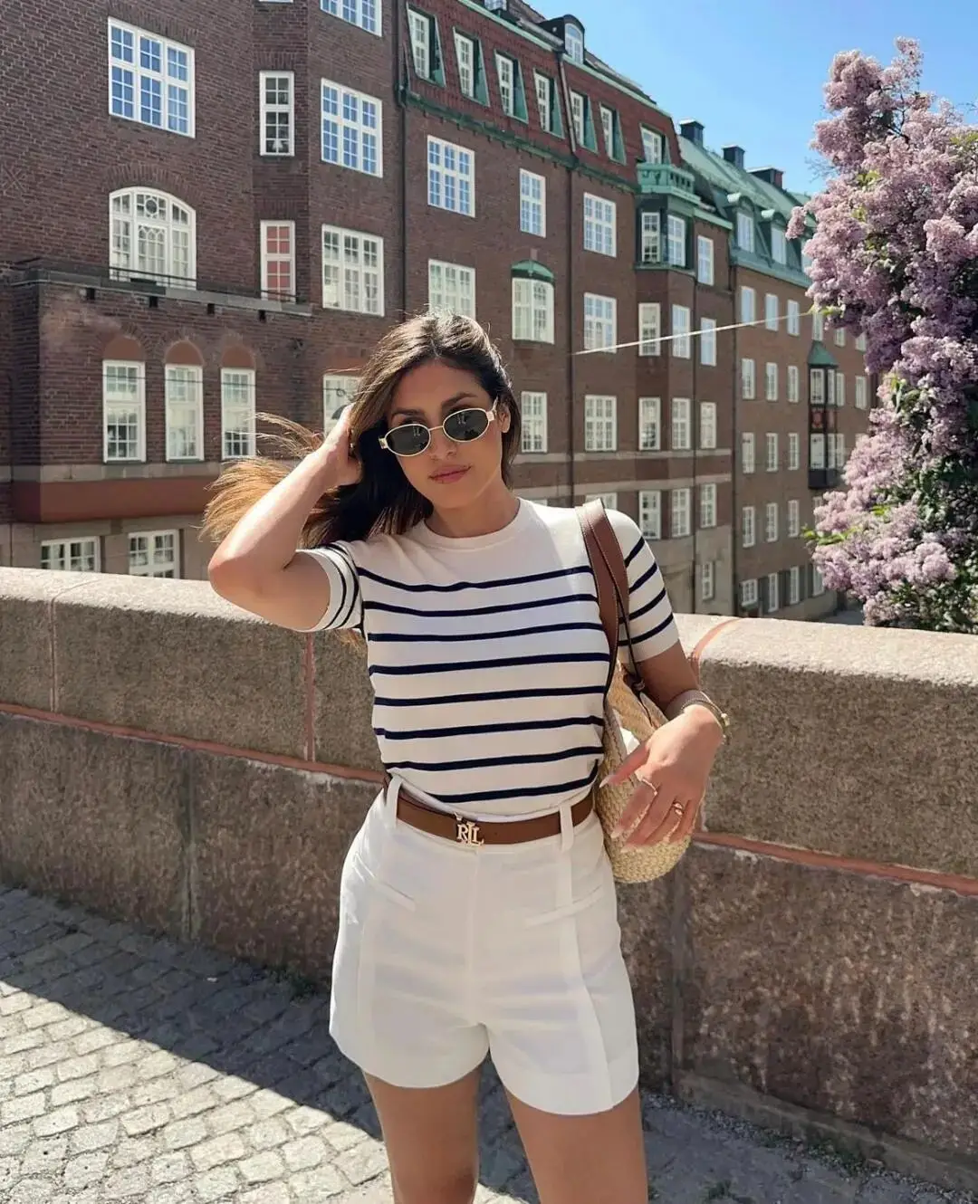 Tại sao phụ nữ 30+ có gu không thích mặc áo phông với quần short denim, họ thích kiểu này thanh lịch hơn lại “toát mùi tiền” - 3