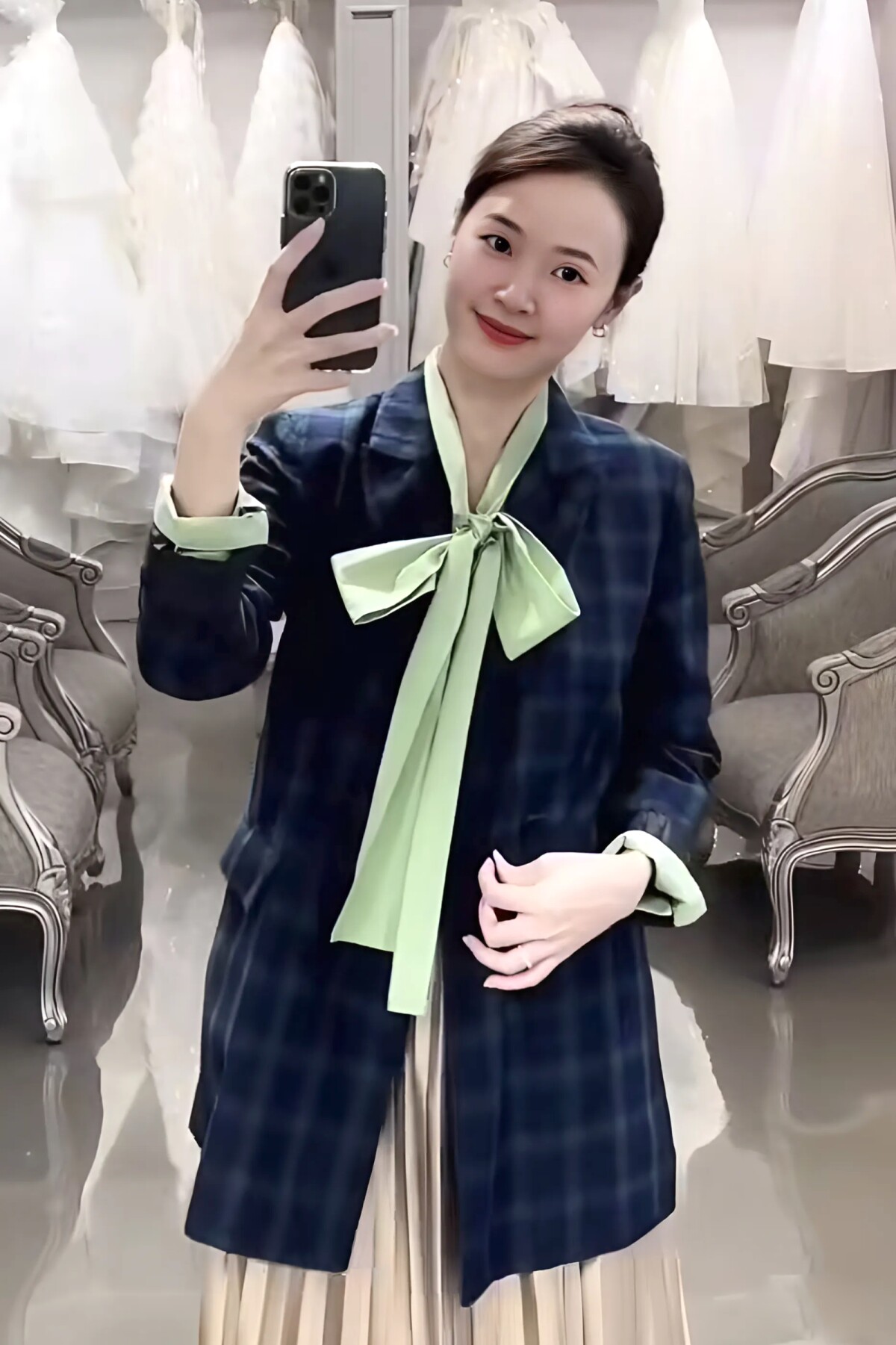 Nữ giảng viên nhiều sổ đất nhất Vbiz có nhan sắc xinh đẹp như tiên, đi làm mỗi ngày một bộ không trùng lặp - 5
