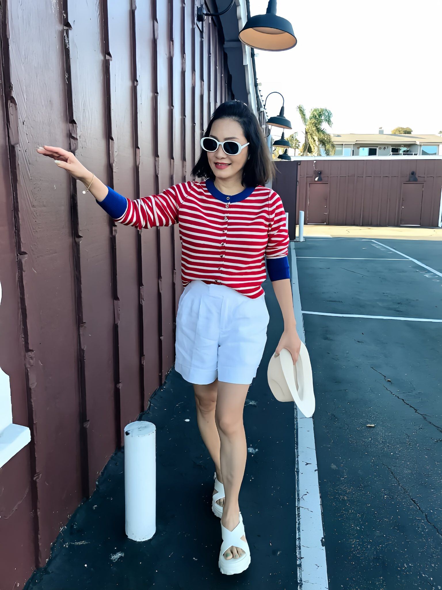 Người đẹp một thời làm nền cho Việt Trinh, U70 sở hữu body nuột không kém gái đôi mươi, rộ tin bí mật đám cưới lần 2 - 17