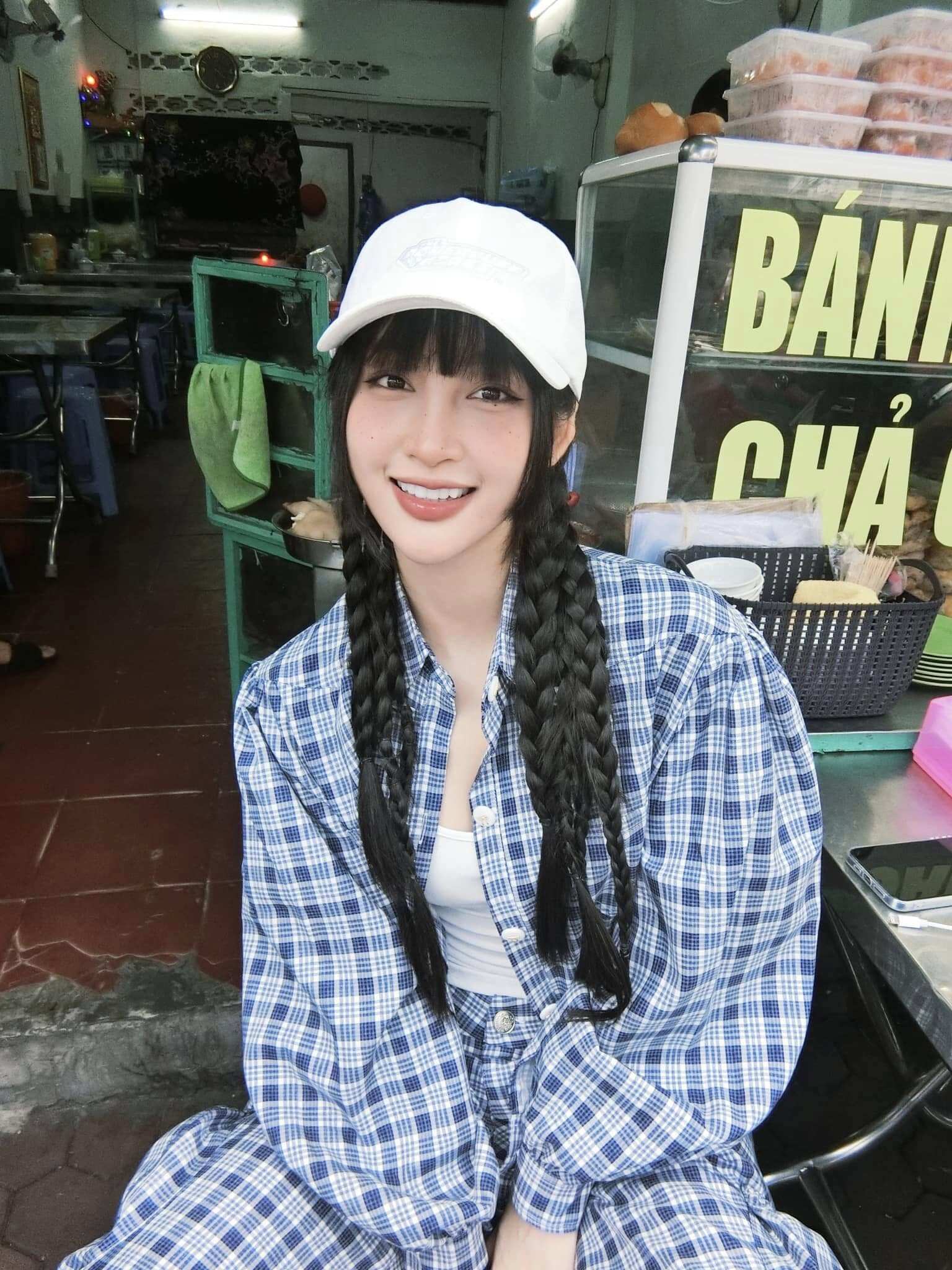 Mỹ nhân Việt từng được mệnh danh &#34;bản sao&#34; Đỗ Mỹ Linh nay gợi cảm hơn bản gốc, Trấn Thành cũng phải khen ngợi - 25