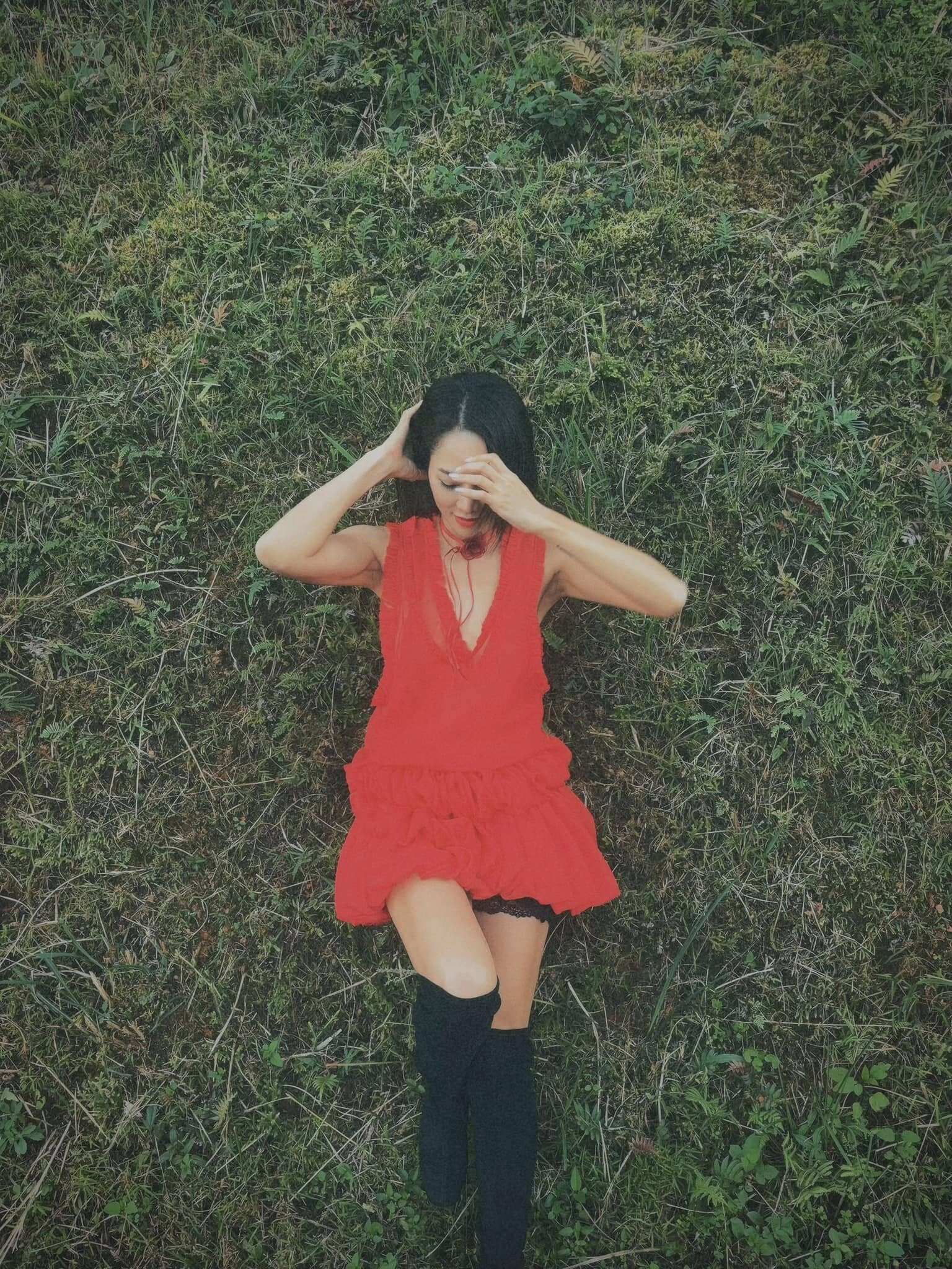Sau 19 năm đóng Nhật ký vàng anh, “Loan bà già” nay trẻ đẹp ngỡ ngàng ở trời Tây, ăn mặc gợi cảm hết phần thiên hạ - 11