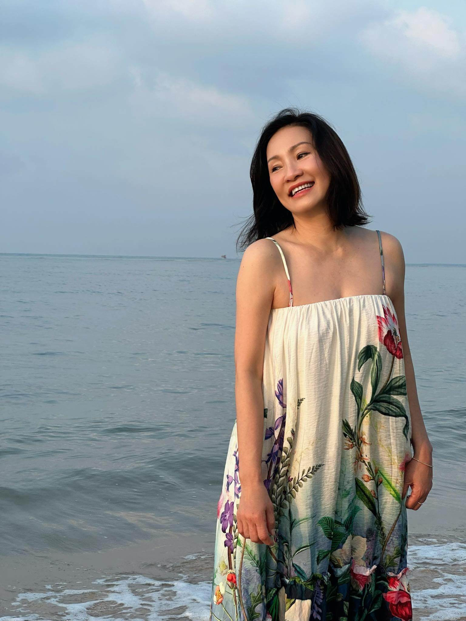 Người đẹp một thời làm nền cho Việt Trinh, U70 sở hữu body nuột không kém gái đôi mươi, rộ tin bí mật đám cưới lần 2 - 22