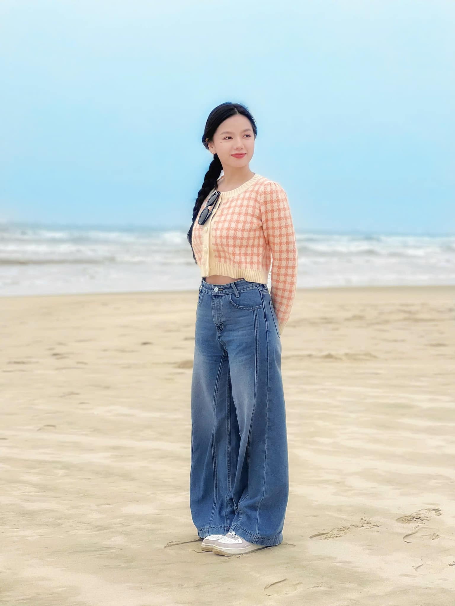 Nhan sắc &#34;bóng hồng&#34; duy nhất phim Mưa đỏ: Là “ngọc nữ” tiềm năng màn ảnh Việt, visual sang chảnh đậm chất tiểu thư tựa Kim Ji Won - 19