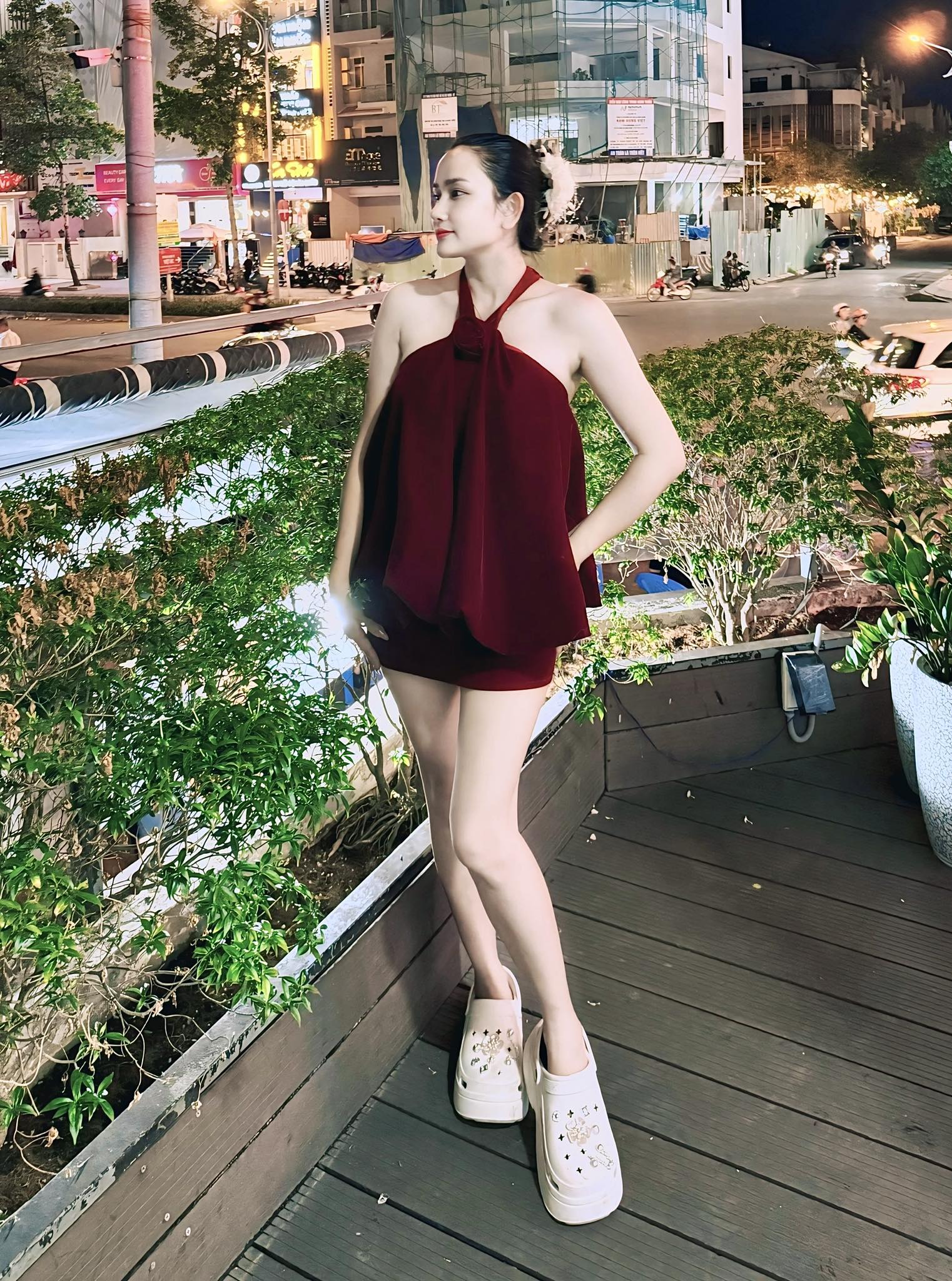 Vợ nhạc sĩ giàu nhất Việt Nam sau hai lần sinh con vẫn mê ăn mặc trễ nải khoe body quyến rũ làm ông xã đắm say - 16