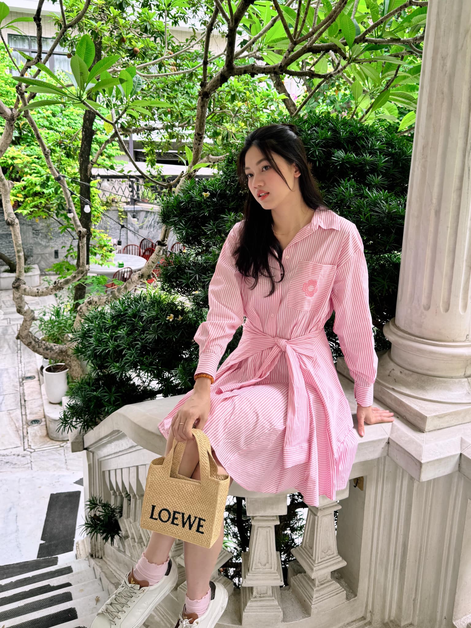 Á hậu 1m81 mỗi lần mang bầu là sắm túi mới, đưa con đi tựu trường cũng đeo túi gần 4 tỷ, ở nhà chăm con mặc đồ ngủ 50 triệu - 13