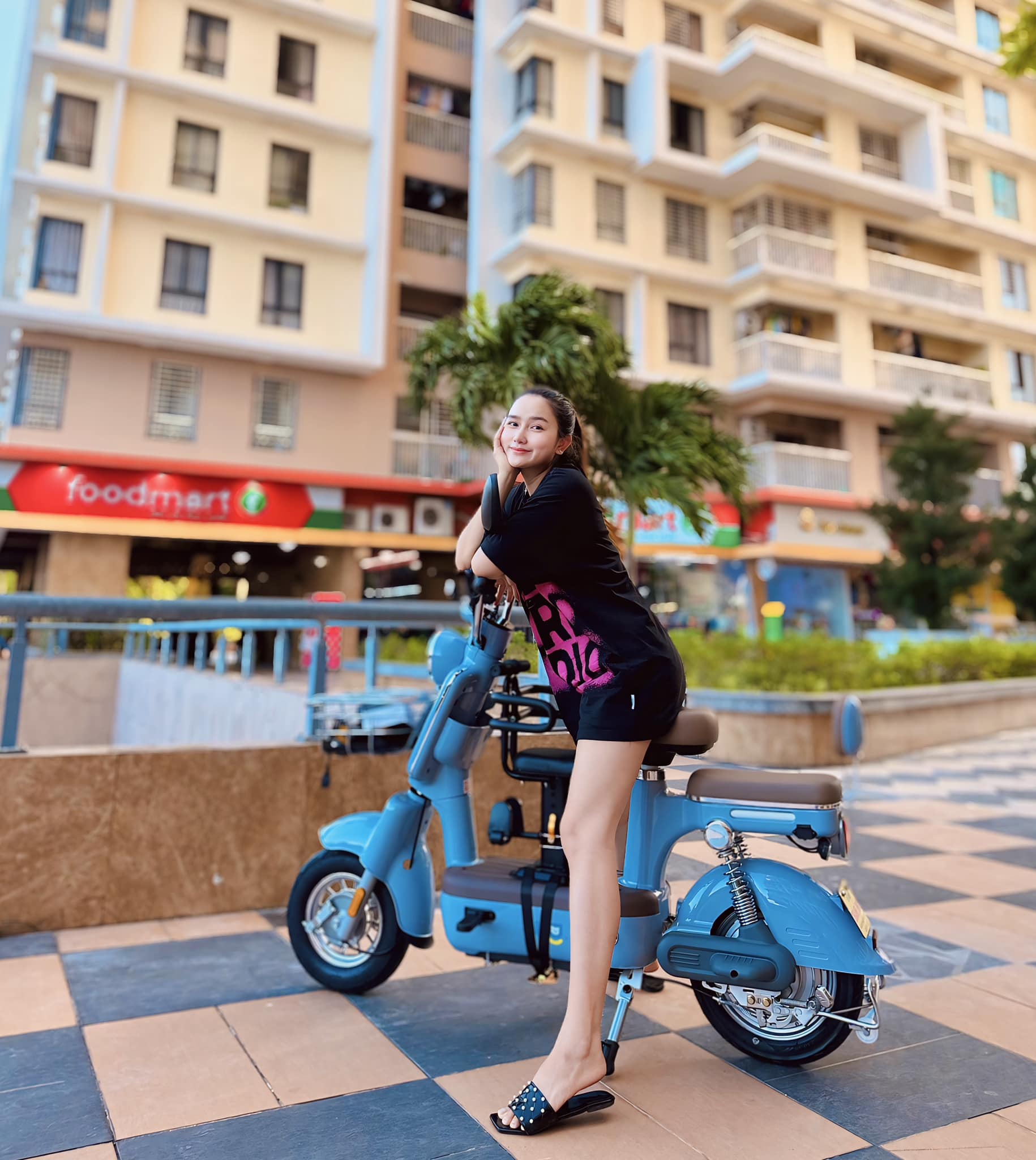 Vợ nhạc sĩ giàu nhất Việt Nam sau hai lần sinh con vẫn mê ăn mặc trễ nải khoe body quyến rũ làm ông xã đắm say - 15