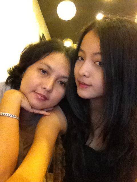 Con gái diễn viên Mai Phương có vẻ đẹp điện ảnh chuẩn “con nhà nòi” từ thời học sinh, nay quyến rũ bất ngờ, trẻ xinh như gái 18 - 11
