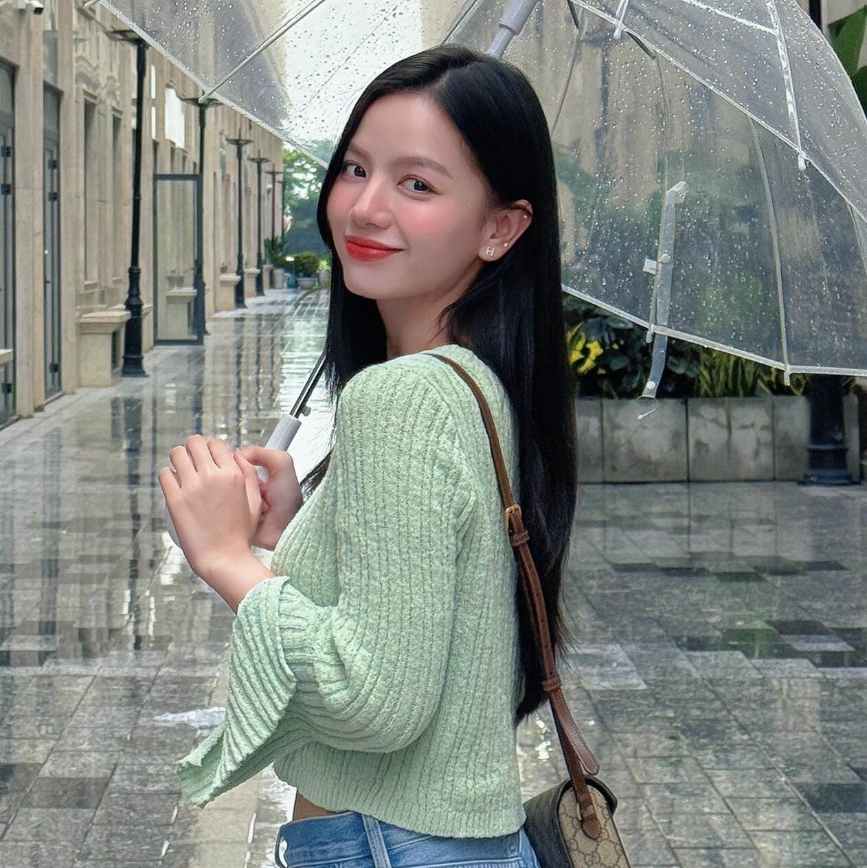 Nhan sắc &#34;bóng hồng&#34; duy nhất phim Mưa đỏ: Là “ngọc nữ” tiềm năng màn ảnh Việt, visual sang chảnh đậm chất tiểu thư tựa Kim Ji Won - 12