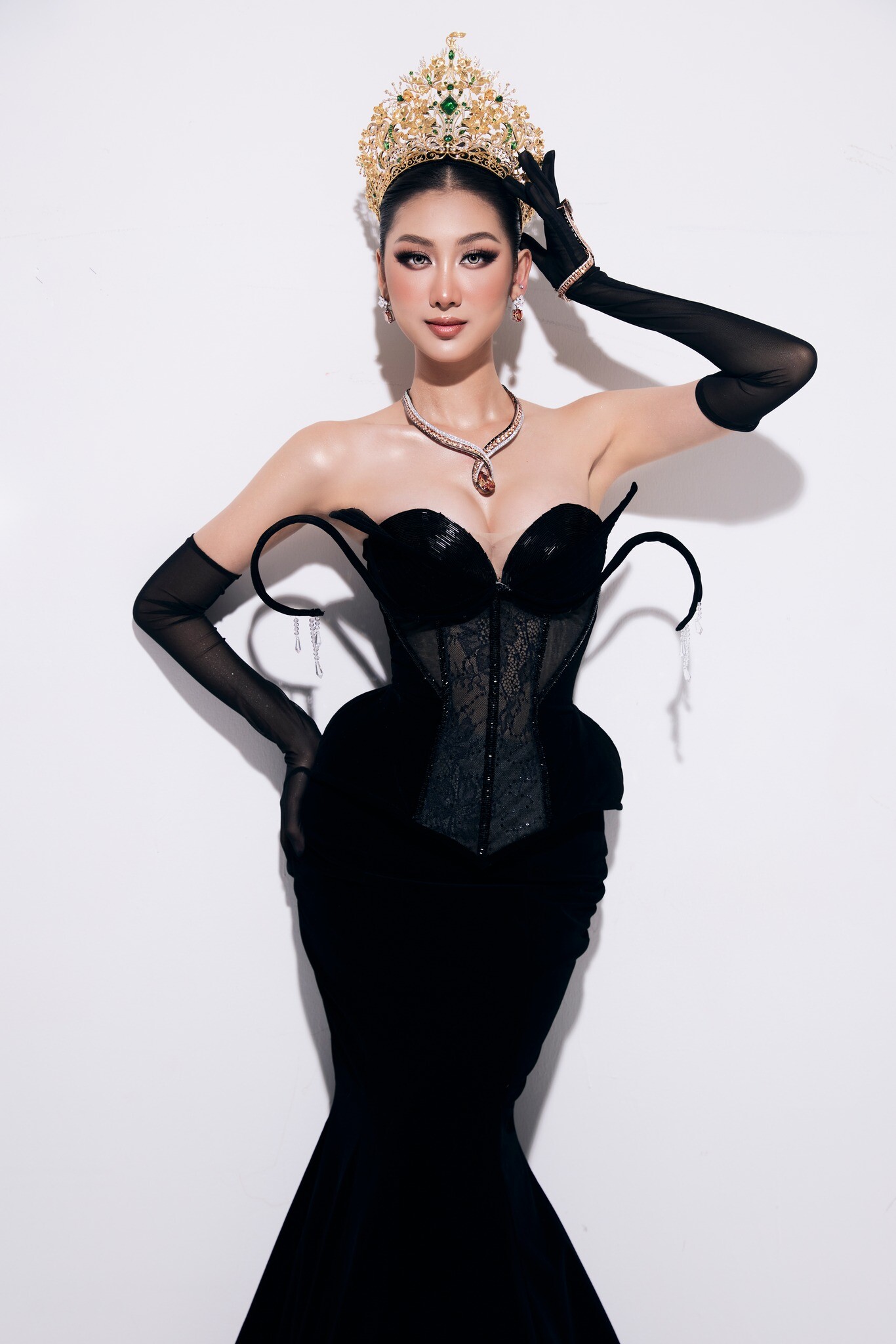 Hoa hậu từng bị &#34;ném đá&#34; khi vừa lên ngôi, nhan sắc sau 1 năm đăng quang thế nào mà được khen hợp Miss World? - 5