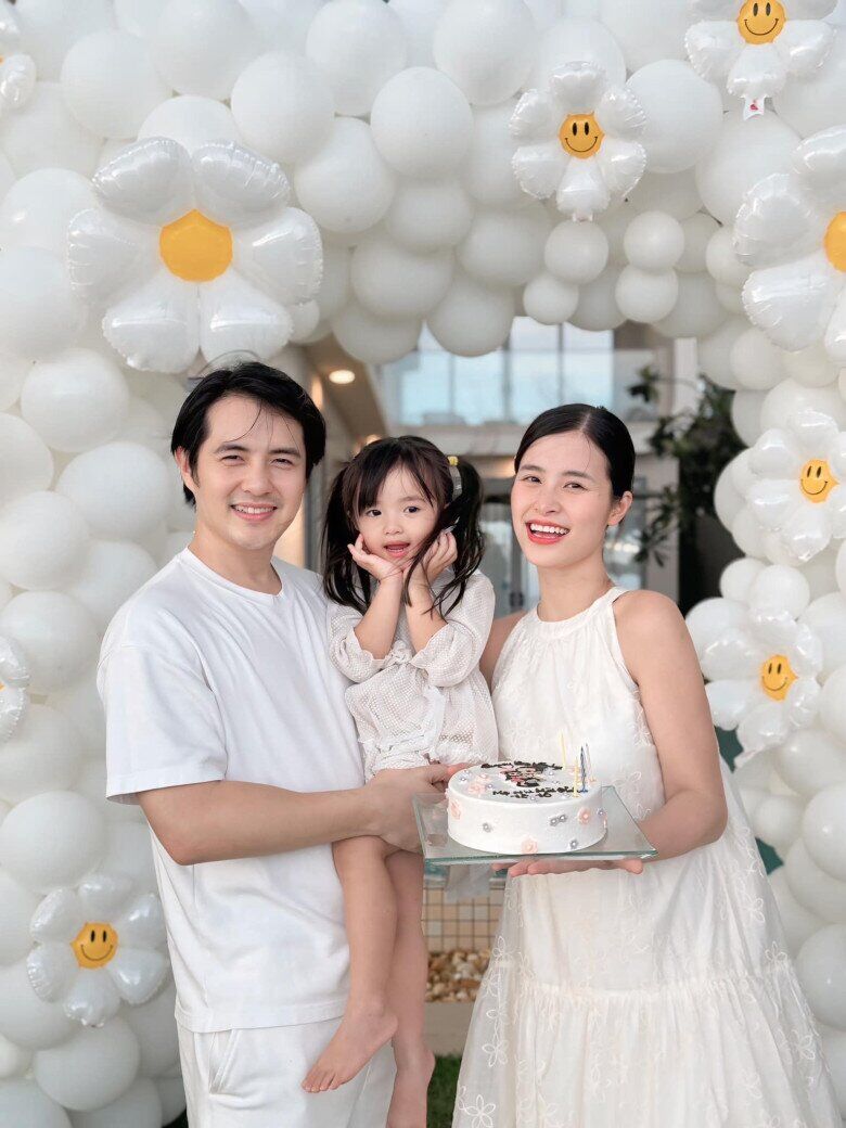 Soi đồ hiệu của 2 ái nữ nhà sao Việt sắp học chung trường quốc tế, sở hữu BST túi gần 700 triệu, diện đồ của giới siêu giàu - 13