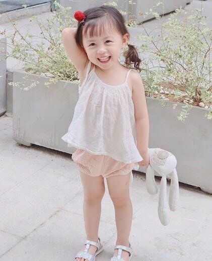 Em bé &#34;gia đình Cam Cam&#34; nay đã trổ mã thành tiểu mỹ nhân, được vợ Phó giám đốc VFC nhận làm con dâu - 9