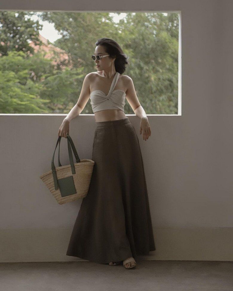 Vợ cơ trưởng “trẻ nhất Việt Nam” chỉ mặc đồ đen trắng mà trông sang đẹp như người mẫu nhờ công thức &#34;hack dáng&#34; cực ngọt - 6