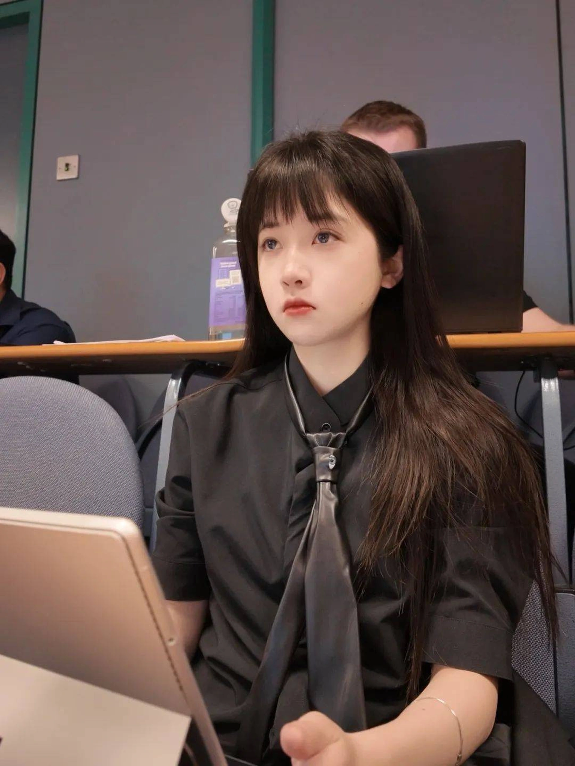 Nữ tiến sĩ Toán học bị nghi ngờ học vấn vì nhan sắc quá xinh đẹp, ăn mặc thời thượng chẳng kém giới thượng lưu - 3