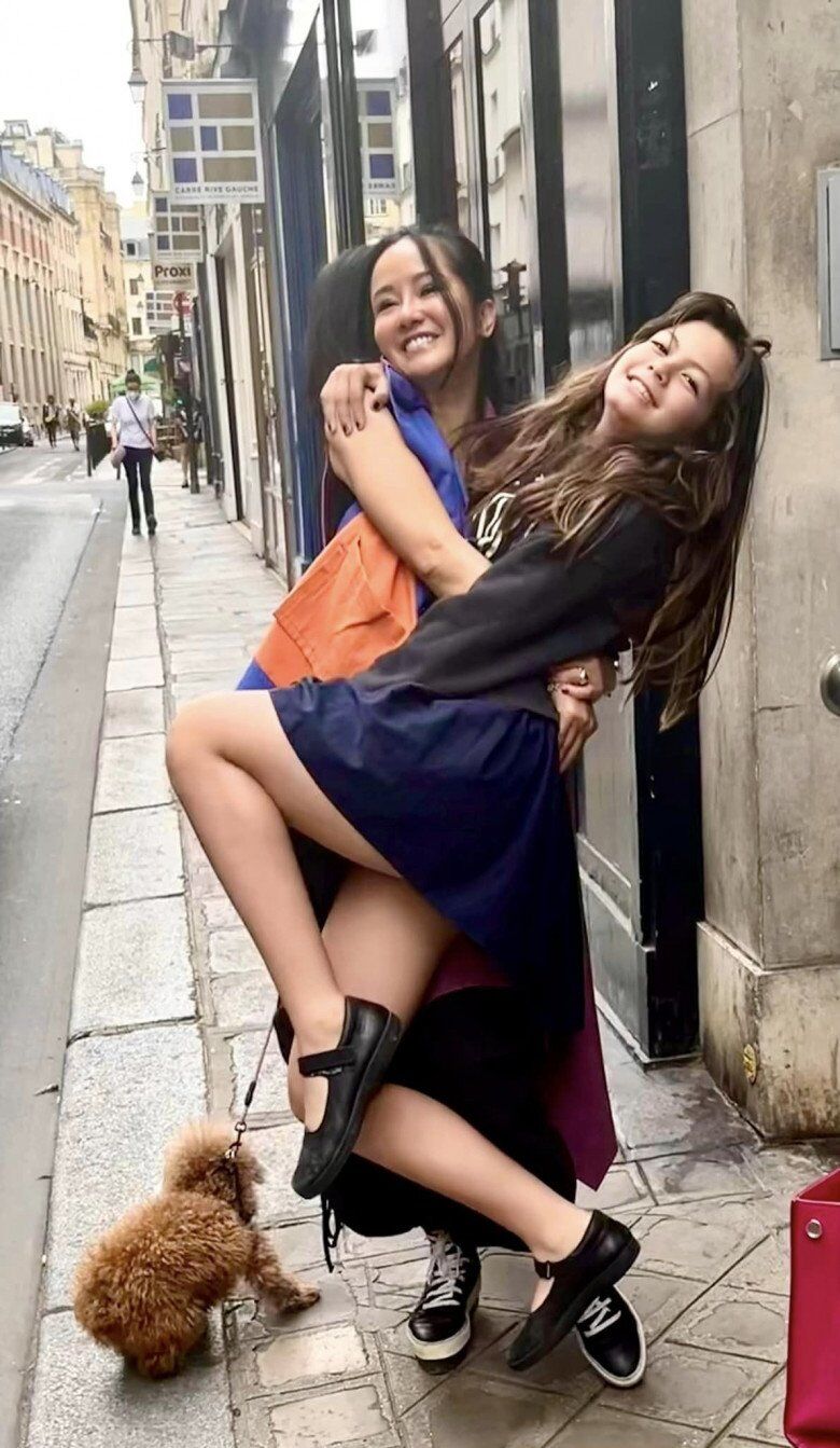 Con gái lai Tây của Hồng Nhung mất nét bụ bẫm, ngày càng ra dáng thiếu nữ, 14 tuổi đã cao vượt cả mẹ - 12
