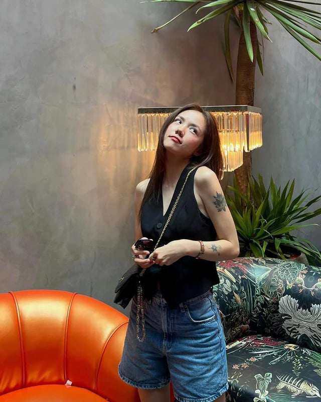 Bỏ qua áo phông, sơ mi nhạt nhẽo, hội mỹ nhân Việt diện quần ống rộng với kiểu áo này giúp cao - gầy - sang tức thì - 6