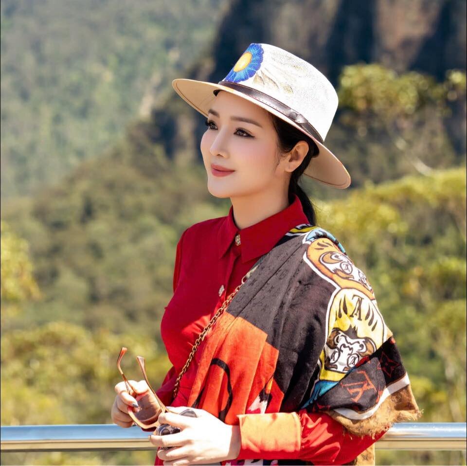 Hoa hậu độc nhất vô nhị của Việt Nam: U55 trẻ măng như nữ sinh nhờ chăm ăn mặc &#34;cưa sừng làm nghé&#34; - 3
