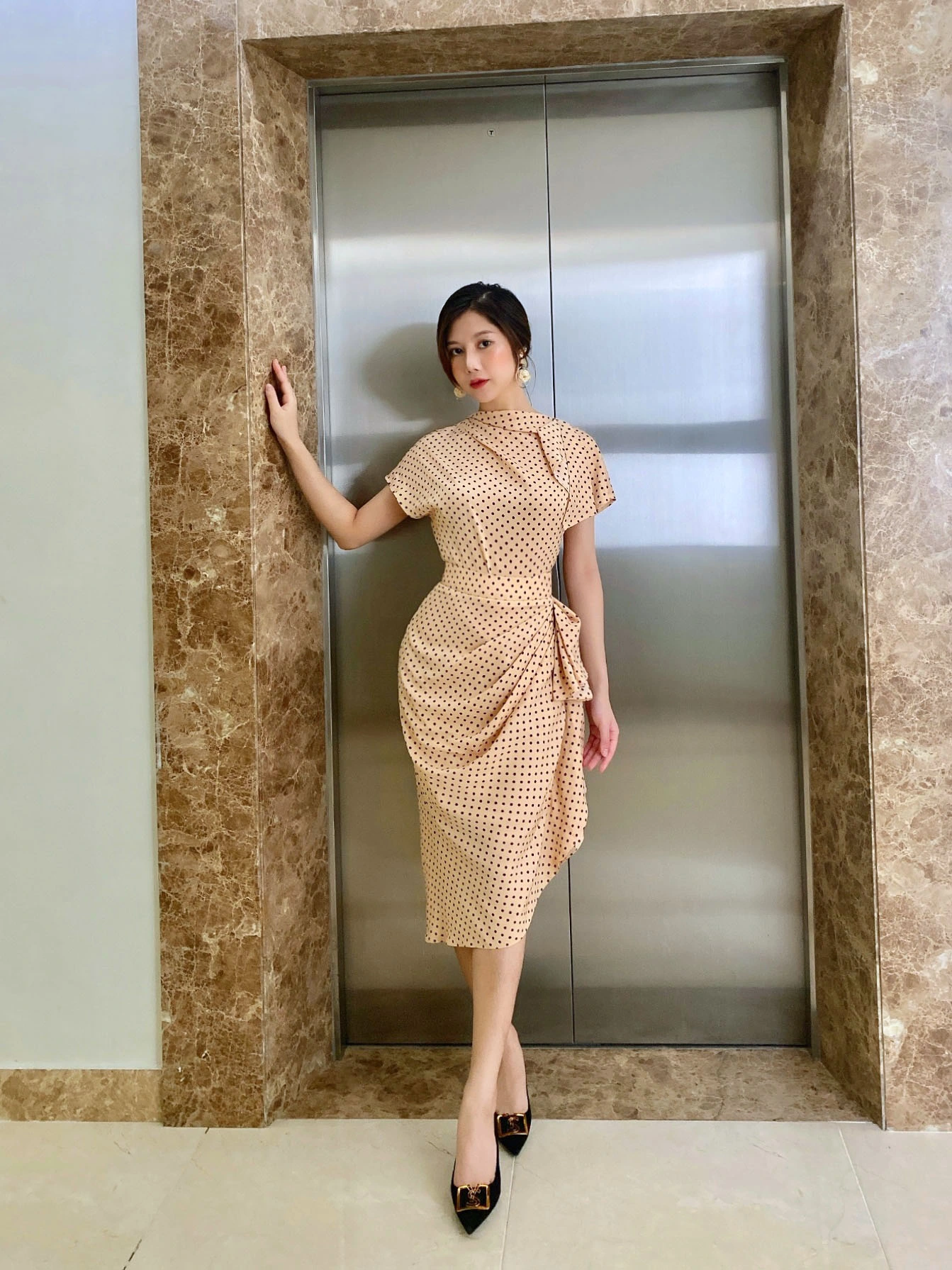 Phụ nữ ngấp nghé 40 tuổi muốn trẻ quanh năm phải tránh xa 3 thứ: Tóc xoăn, họa tiết hoa và kiểu váy &#34;cưa sừng làm nghé&#34; - 10