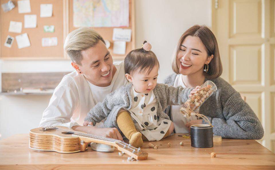 Em bé &#34;gia đình Cam Cam&#34; nay đã trổ mã thành tiểu mỹ nhân, được vợ Phó giám đốc VFC nhận làm con dâu - 2