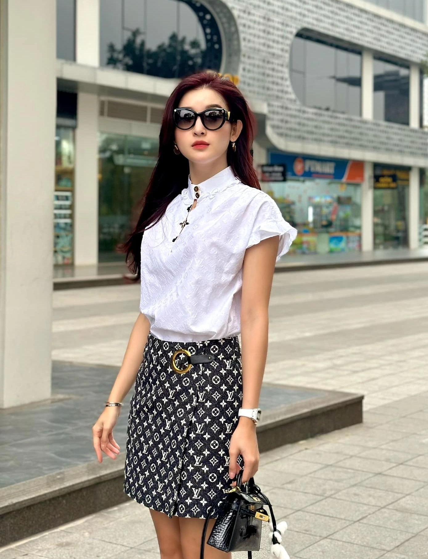 Mỹ nhân ngủ gật triệu like, từng được báo Trung khen là &#34;quốc bảo Việt Nam&#34; có gu ăn mặc toát &#34;mùi tiền&#34; - 17